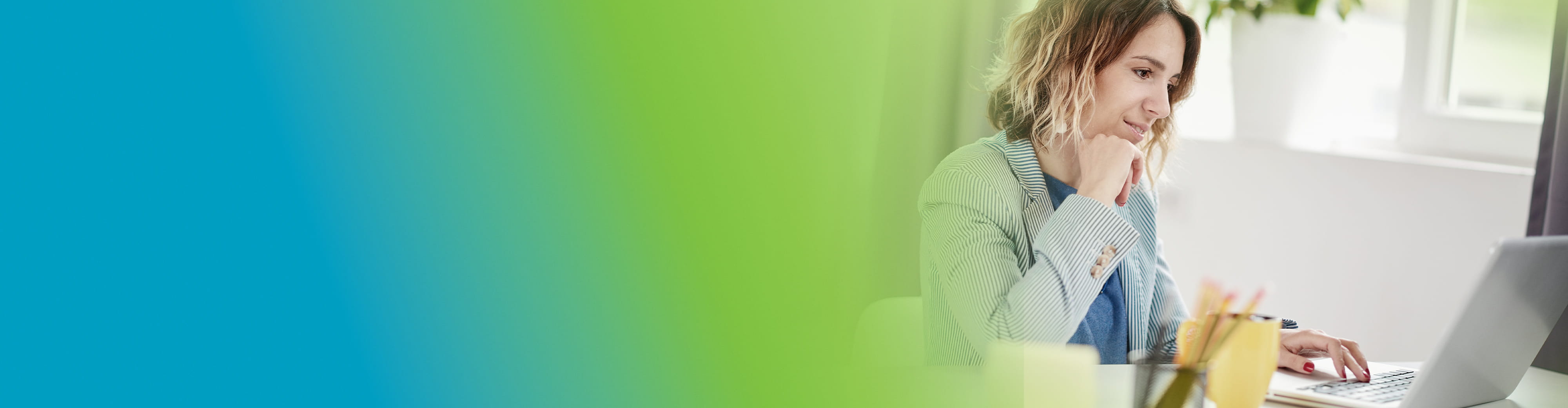 Female at a computer | Netsmart | Healthcare Technology